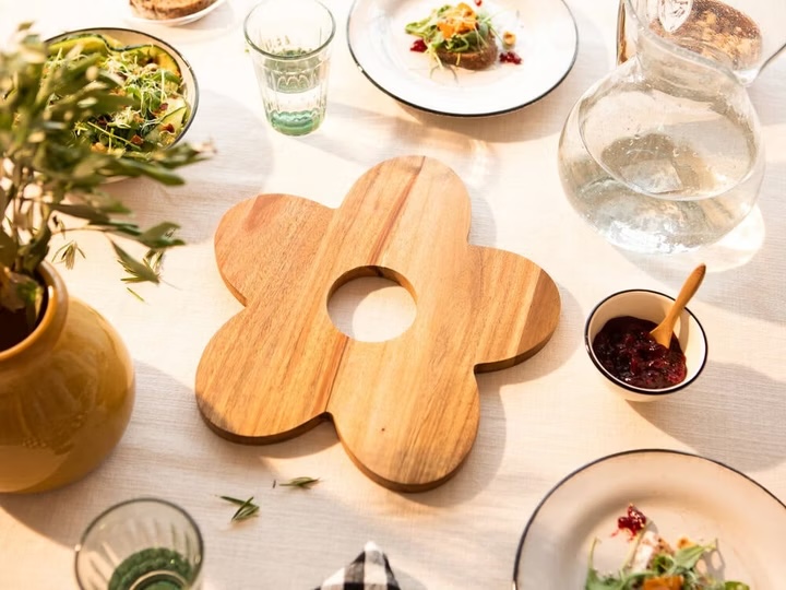 Serving Board, Daisy