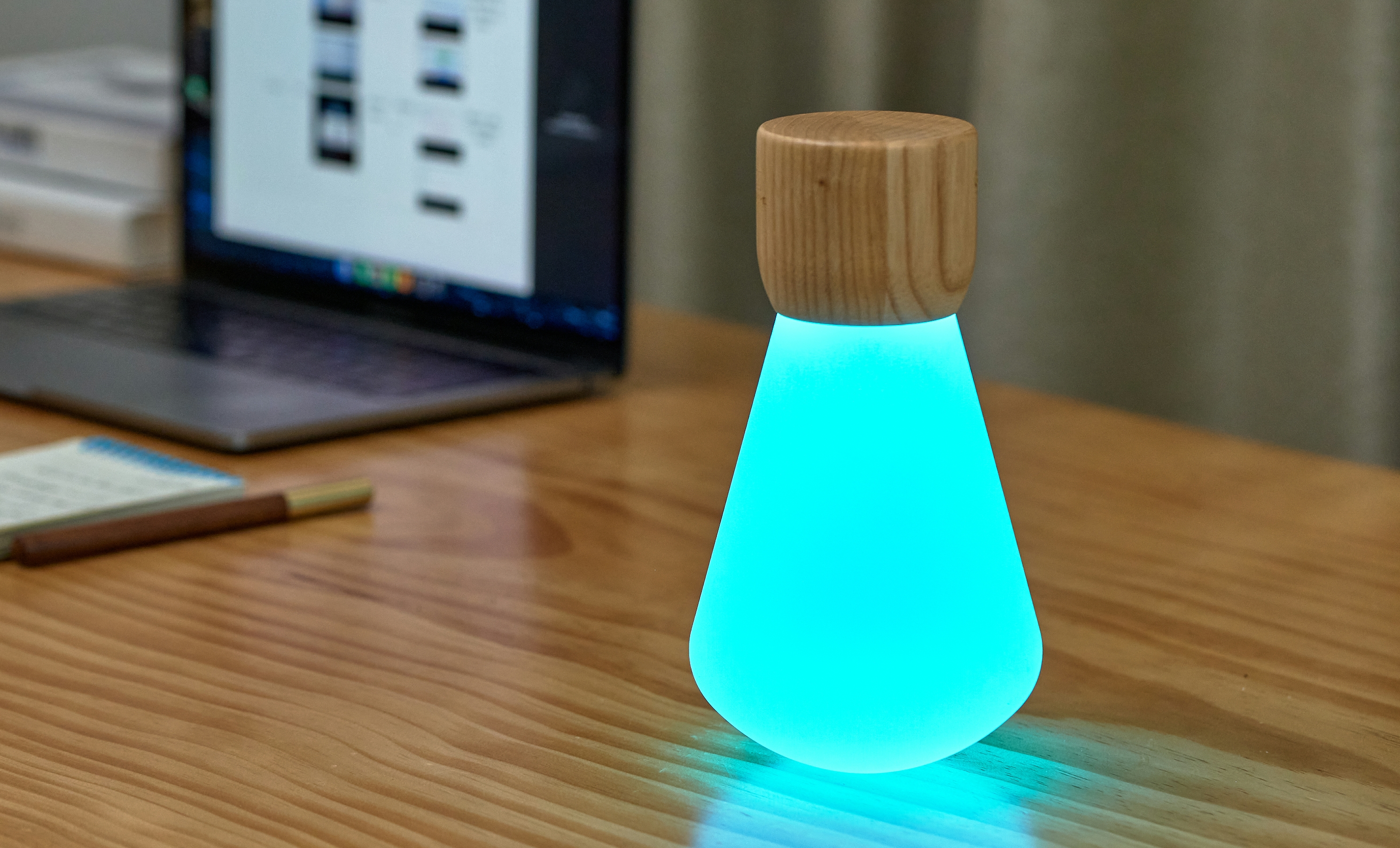 Large Pentagon desk bulb