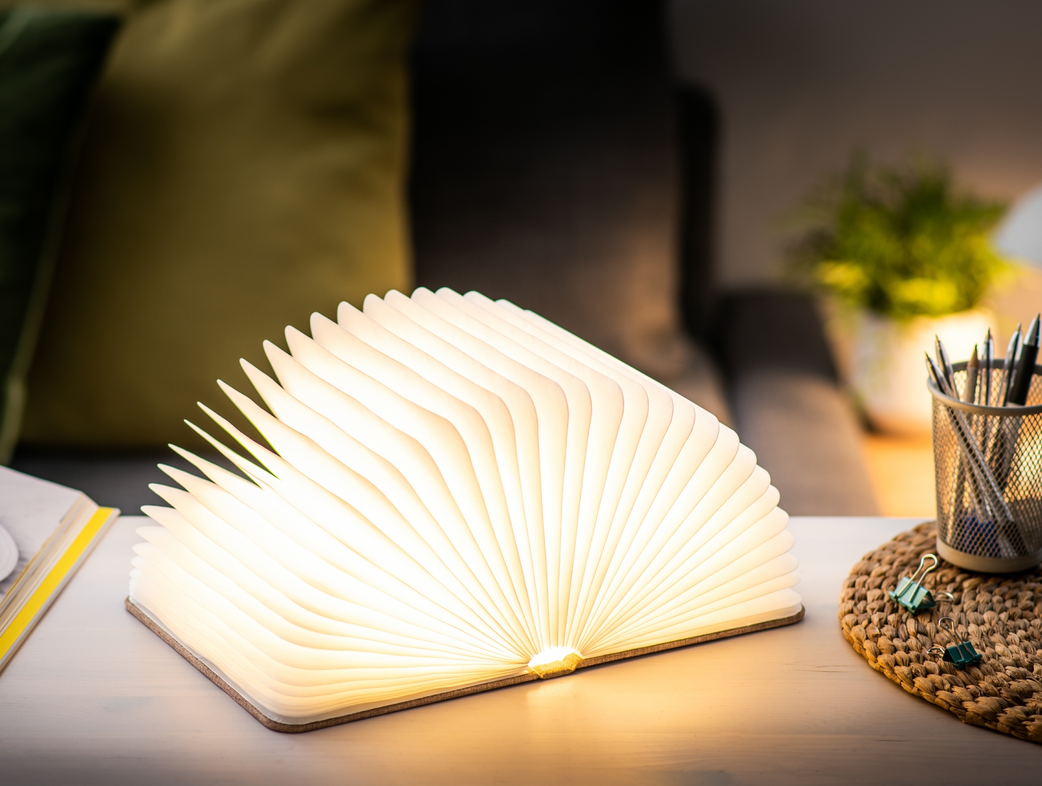 warm white light, Leinenstoff, large coffee brown,