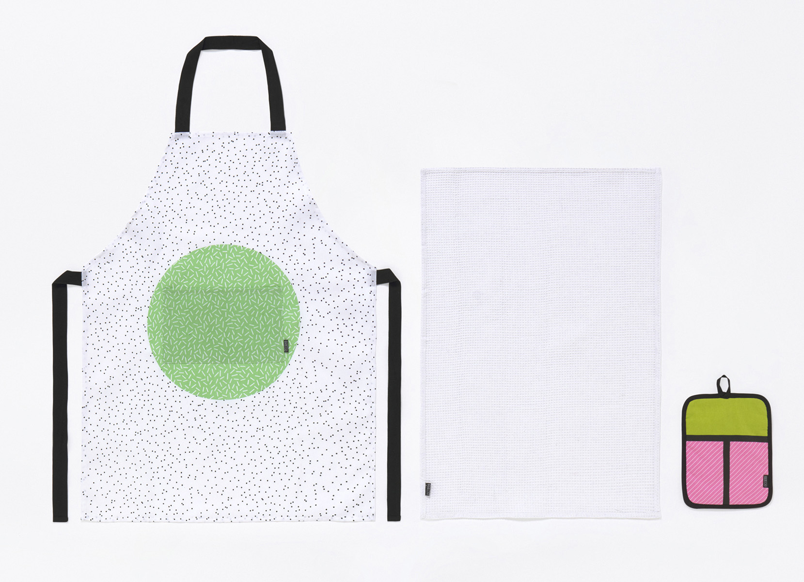 Set of an apron, a pot holder and a tea towel